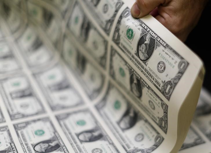 U.S. Dollar Near Two-Week Highs on Trade Deal News By Investing.com
