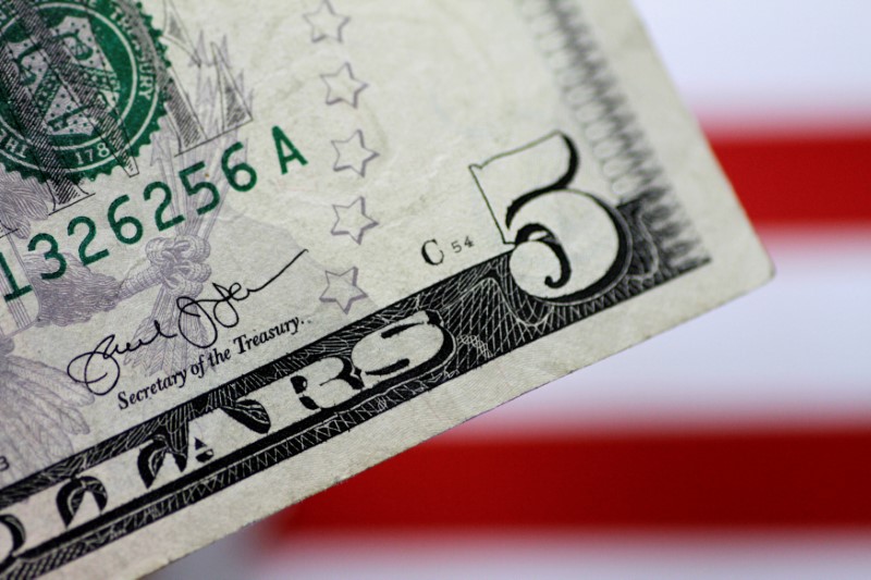 Dollar Pushes Higher Again on Sagging Growth, Rising Uncertainty By Investing.com