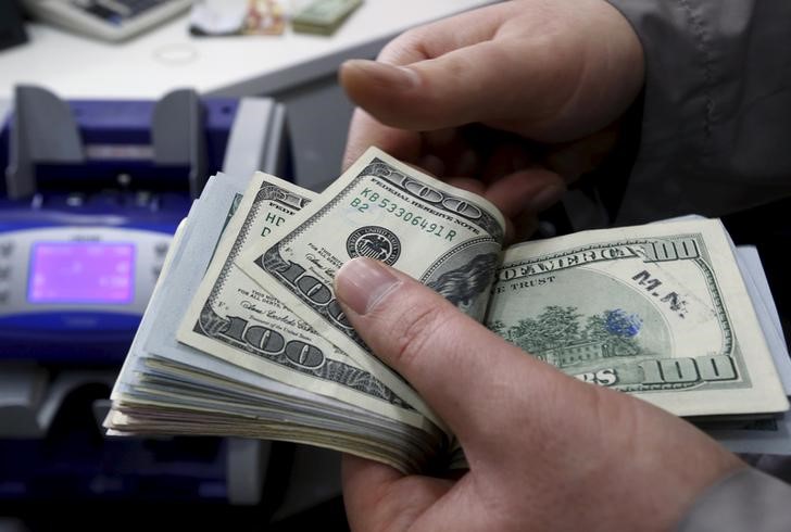 U.S. Dollar Unchanged as News U.S. Tariffs Set to Kick in By Investing.com