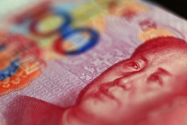 Yuan Inches Up as Beijing Promises Not to Weaken Currency By Investing.com