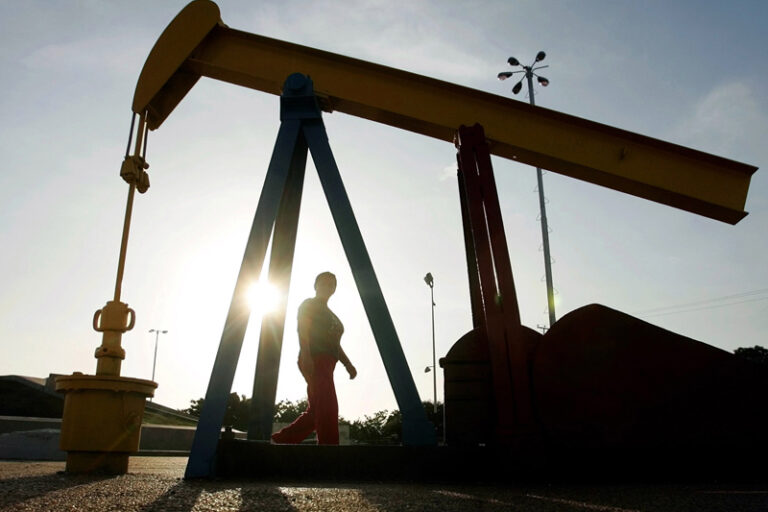 Oil Prices Slip After Plunging 7% Overnight By Investing.com